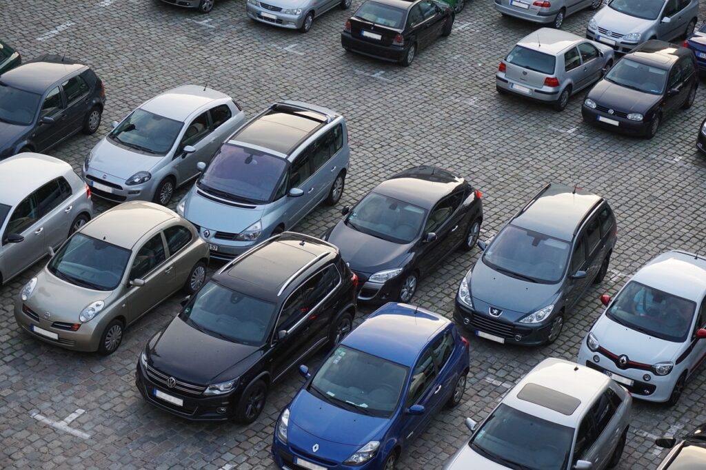 parking spot, cars, vehicles-825371.jpg